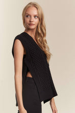 Load image into Gallery viewer, Black V-neck Sleeveless Openside Sweater Vest
