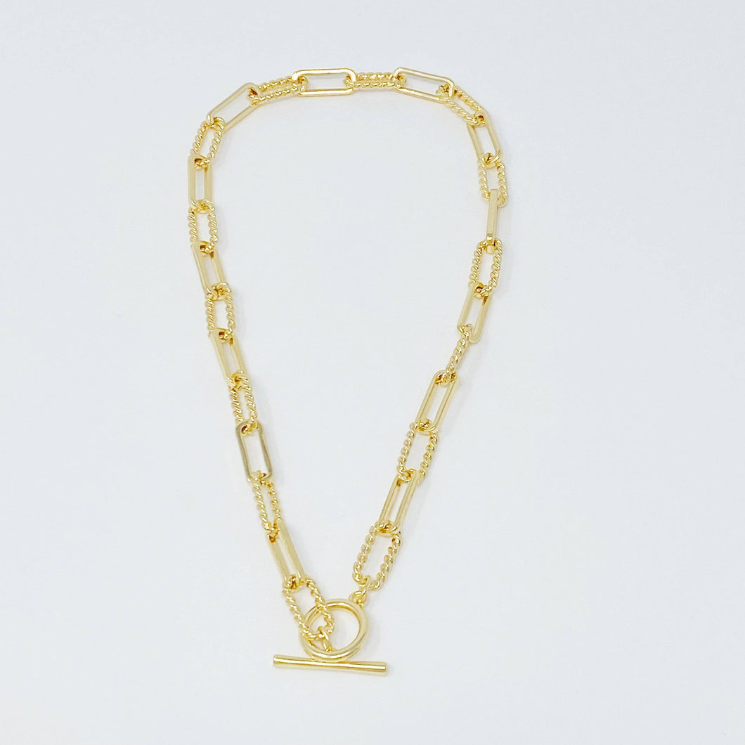 Toggle Chain Link Necklace: Gold