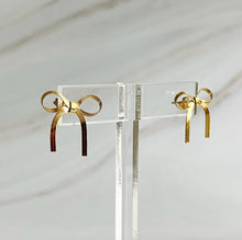 Load image into Gallery viewer, Herringbone Chain Bow Earrings
